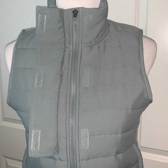 REEBOK BRAND NEW SIZE XS GETAWAY VEST - Picture 4 of 12